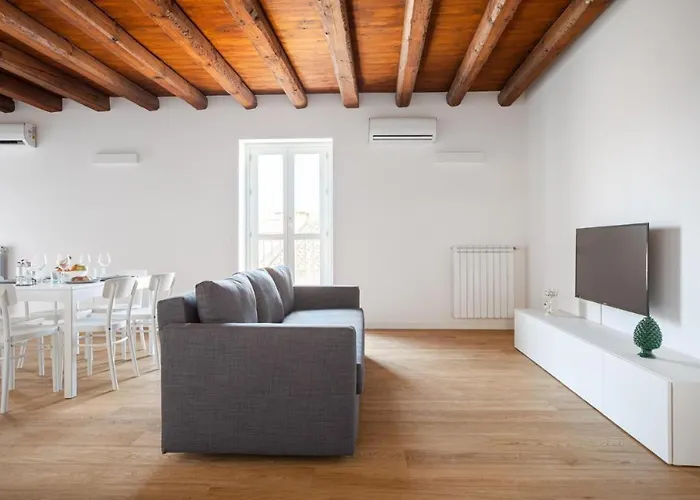 Deluxe Three-Bedroom Apartment