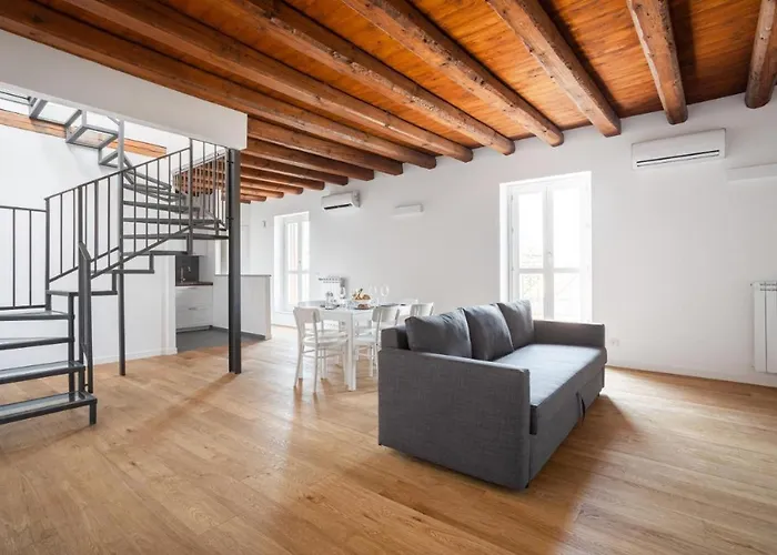 Deluxe Three-Bedroom Apartment